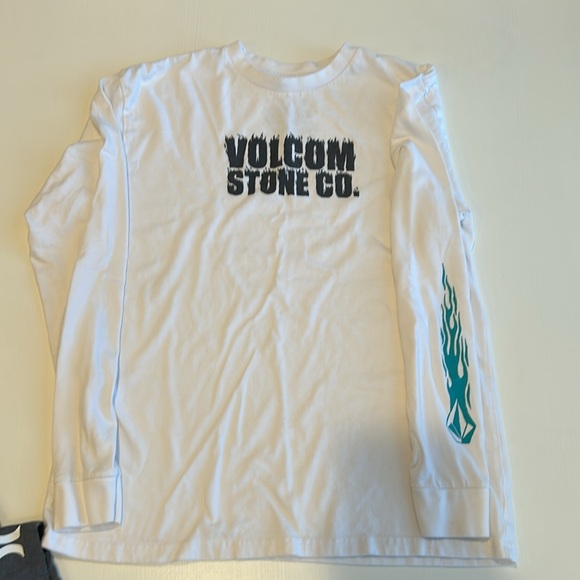 Volcom Long Sleeve Shirt, Hurley Boy Shorts, Bundle of 2 Both Sizes Boys XL 16 - Picture 4 of 5